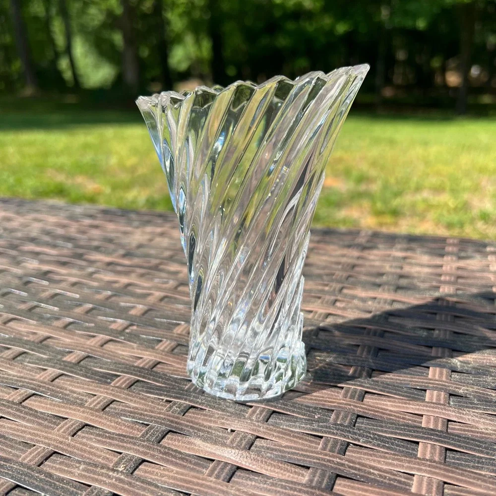 Mikasa Vision Clear‎ Crystal Bud Vase Swirl Pattern Scalloped Rim 4.5